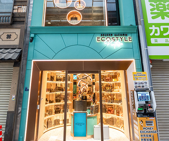 アーケード内に入って左手が当店です。