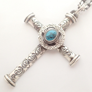 ターコイズ付･メディスンホイール付唐草彫り甲丸クロスL チェーン付き 最新の買取相場ご紹介