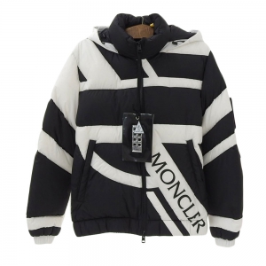 モンクレール CRAIG GREEN PLUNGERY White ダウンジャケット 最新の買取相場ご紹介