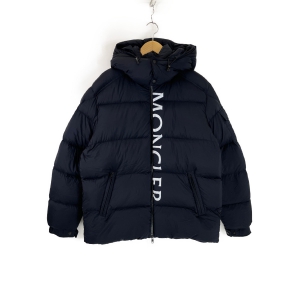 モンクレール ネイビー マウレス フロントロゴ ダウンジャケット 最新の買取相場ご紹介