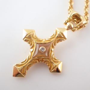 アーカー K18YG ダイヤ×オレンジムーンストーン ミレニアムクロスネックレス  最新の買取相場ご紹介