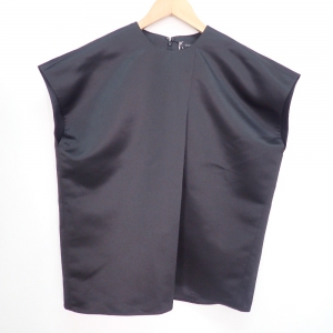 ヨーコチャン 黒 フロントプリーツ ノースリーブ 最新の買取相場ご紹介