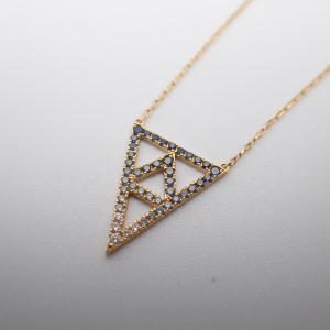 アーカー グラデーション トライアングルネックレス 最新の買取相場ご紹介