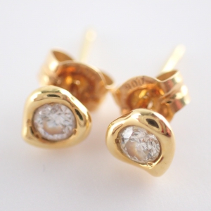 アーカー ダイヤ スタッドピアス 最新の買取相場ご紹介