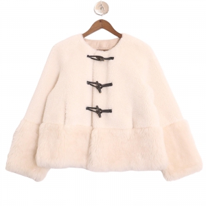 ダイアグラム ホワイト ノーカラー ボアコート 最新の買取相場ご紹介