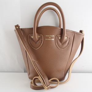 PETITE LEATHER TOTE ショルダーストラップ付 最新の買取相場ご紹介