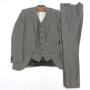 アレキサンダーマックイーン グレー 開き見せ サイドベンツ 3Pスーツ 最新の買取相場ご紹介