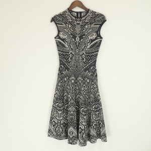 アレキサンダーマックイーン ブラック 総柄 ノースリーブニットワンピース 最新の買取相場ご紹介