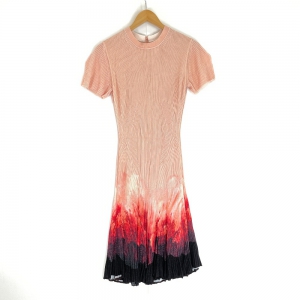 アレキサンダーマックイーン ピンク リブニットワンピース 最新の買取相場ご紹介