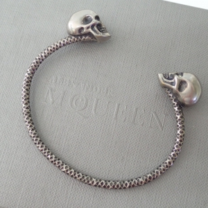 アレキサンダーマックイーン ツインスカル ストーンバングル 最新の買取相場ご紹介