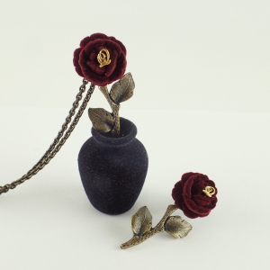 2022AW フロッキー ローズベース ネックレス/片耳イヤリング セット 最新の買取相場ご紹介