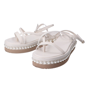 ホワイト パール付き フラットサンダル 最新の買取相場ご紹介