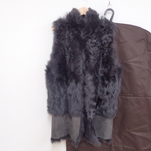 黒 ラム ファー ベスト TS LGTW5 最新の買取相場ご紹介