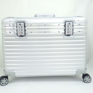 リモワ 923.51 トパーズ 37L パイロットトローリー 最新の買取相場ご紹介
