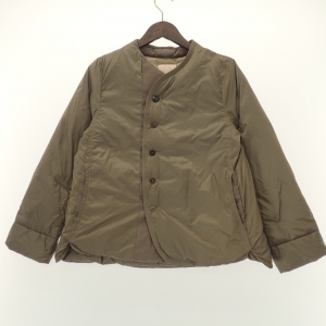 パラスパレス ノーカラーダウンジャケット 最新の買取相場ご紹介