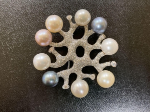 クイーンジュエリー 750 D4.34Ct 9Pパール サンゴブローチ 最新の買取相場ご紹介