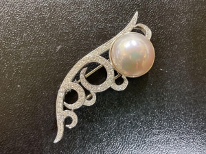 クイーンジュエリー Pt950 D1.06Ct パール フェザーブローチ 最新の買取相場ご紹介