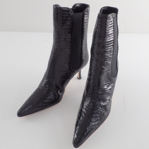 マノロブラニク 670-4 サイドゴアショートブーツ 最新の買取相場ご紹介