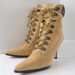 マノロブラニク マウンテンブーツ風 ブーティ 最新の買取相場ご紹介