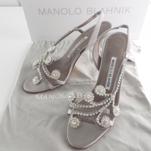 マノロブラニク FERNUSAN90 メタリックサテンスリングバックサンダル 最新の買取相場ご紹介