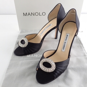 マノロブラニク セダラビー シルク サテン スワロフスキー パンプス 最新の買取相場ご紹介