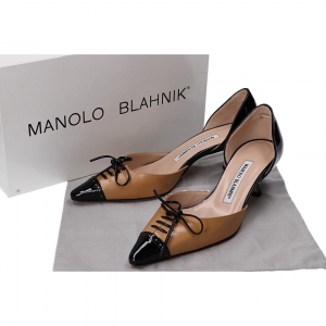 マノロブラニク バイカラー ポインテッドトゥ ミュール 最新の買取相場ご紹介