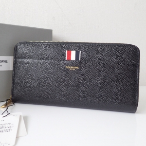 トムブラウン レザー ラウンドジップ ウォレット 最新の買取相場ご紹介