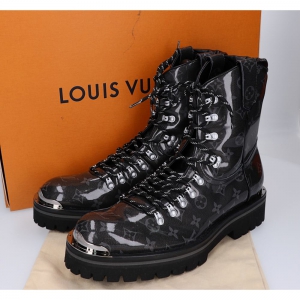 ルイヴィトン モノグラムエクリプスライン パテント トレッキングブーツ 最新の買取相場ご紹介