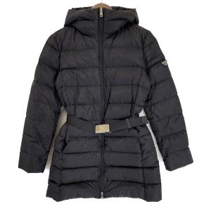 プラダ ブラック トライアングルロゴ ベルト付き ダウンコート 最新の買取相場ご紹介