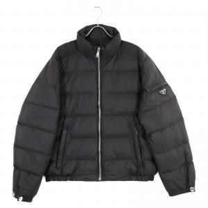 プラダ ブラック トライアングルロゴ ダウンジャケット 最新の買取相場ご紹介