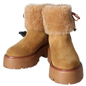 セリーヌ トリオンフタッセル付き バルキー クロップドブーツ 最新の買取相場ご紹介