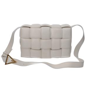 ボッテガヴェネタ チョーク パデッドカセット ショルダーバッグ 最新の買取相場ご紹介