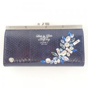 ADMJ 23SS06008 ネイビー スネークスキン スワロフスキー がま口ウォレット 最新の買取相場ご紹介