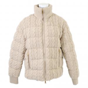 モンクレール アイボリー COUBUS ケーブルニットダウンジャケット 最新の買取相場ご紹介
