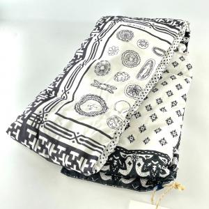 ビズビム ホワイト bandana down muffler 最新の買取相場ご紹介