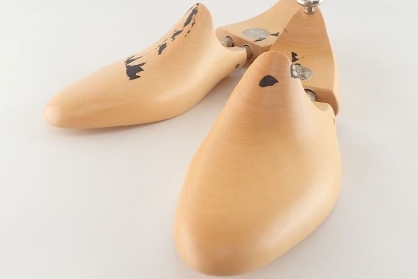 シューツリーを使用する