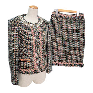 モスキーノ 襟元ビジュー ツイードスーツ 買取相場例です