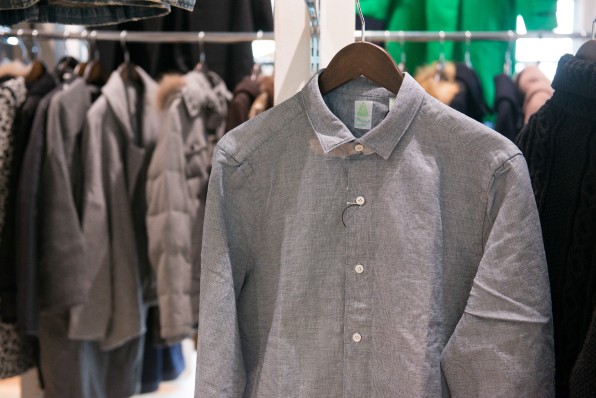 保管時は厚みのあるハンガーを使う