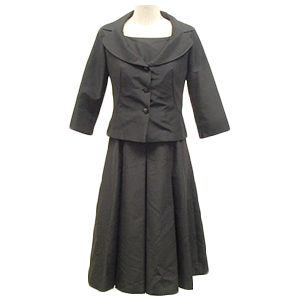 シビラ ナイロン ワンピース ジャケット セットアップ スーツ 買取相場例です