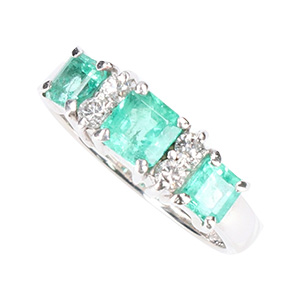 Pt900 E1.05ct D0.16ct エメラルド リング 買取相場例です