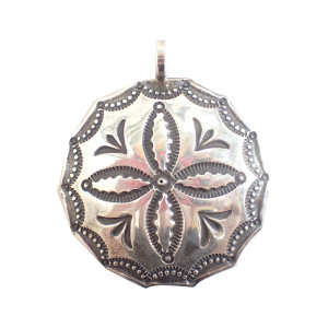 サンシャインリーブス コンチョデザイン ペンダントトップ SV925 買取相場例です