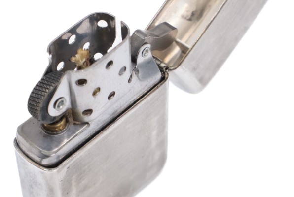 フリント（発火石）の固着を防ぐ・取り除く