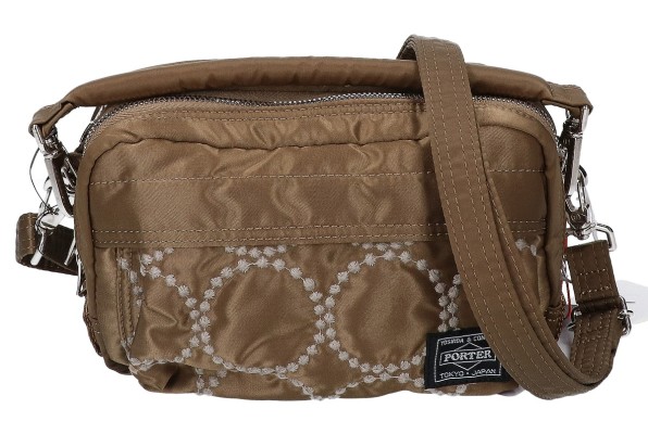 付属品を一緒に持ち込む