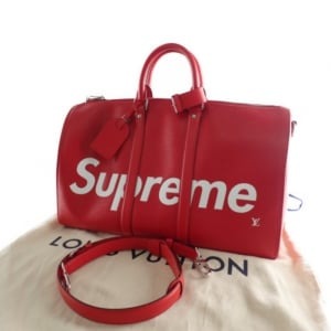 ルイヴィトン×シュプリーム エピ M53419 キーポルバンドリエール45 買取相場例です