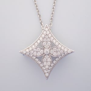 ルイヴィトン 750WG ダイヤモンド パンダンティフ ブロッサムネックレス 買取相場例です