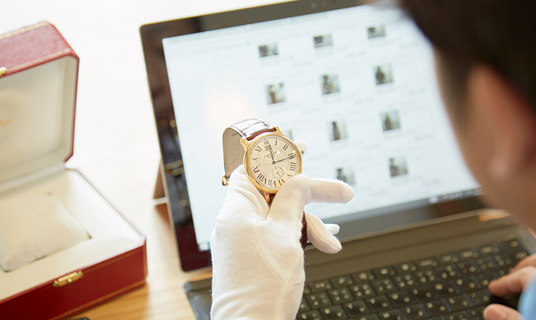 IWCシャフハウゼンこだわりの<br class='show_sp'>永久保証により高い相場