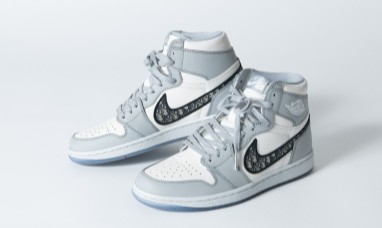 海外需要とマニア市場に直結する唯一無二の販売体制