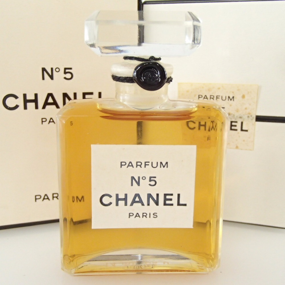 CHANELのコーディネートアイテム 香水