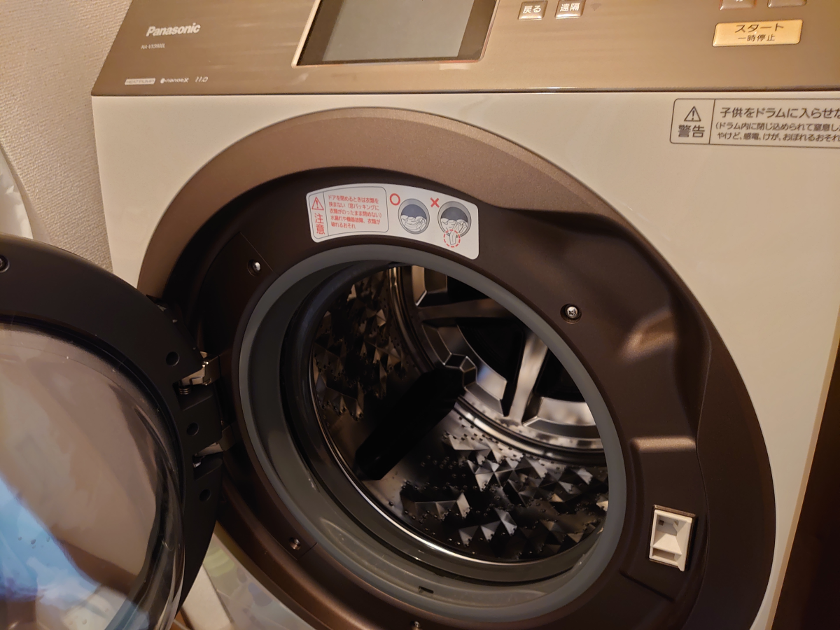 洋服についた接着剤は落とせる?