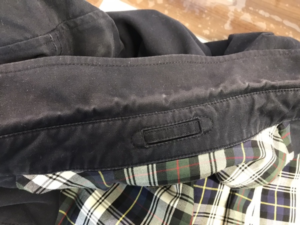 ボロボロの服はどうする？捨てないで買取に出せる？